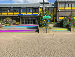 A green cool schoolyard at the Europaschule Langerwehe in Germany